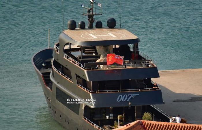 The super yacht “007” that had also come to Nafplion sank in Kythnos