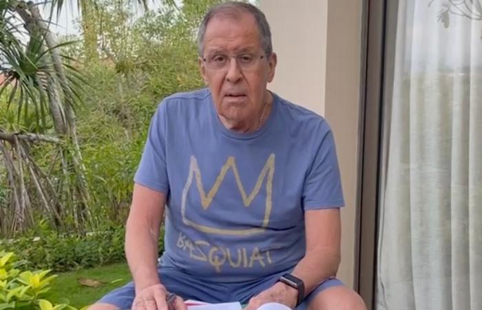 Sergey Lavrov goes viral for his appearance with an iPhone, Apple Watch and an American T-shirt