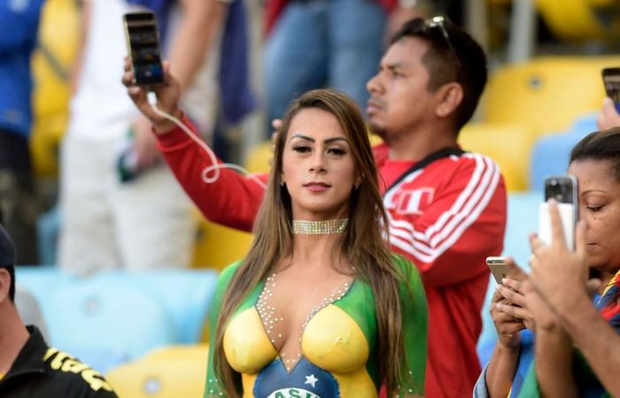 The naked Brazilian in the stands of the World Cup, who drove the fans crazy (Pics)