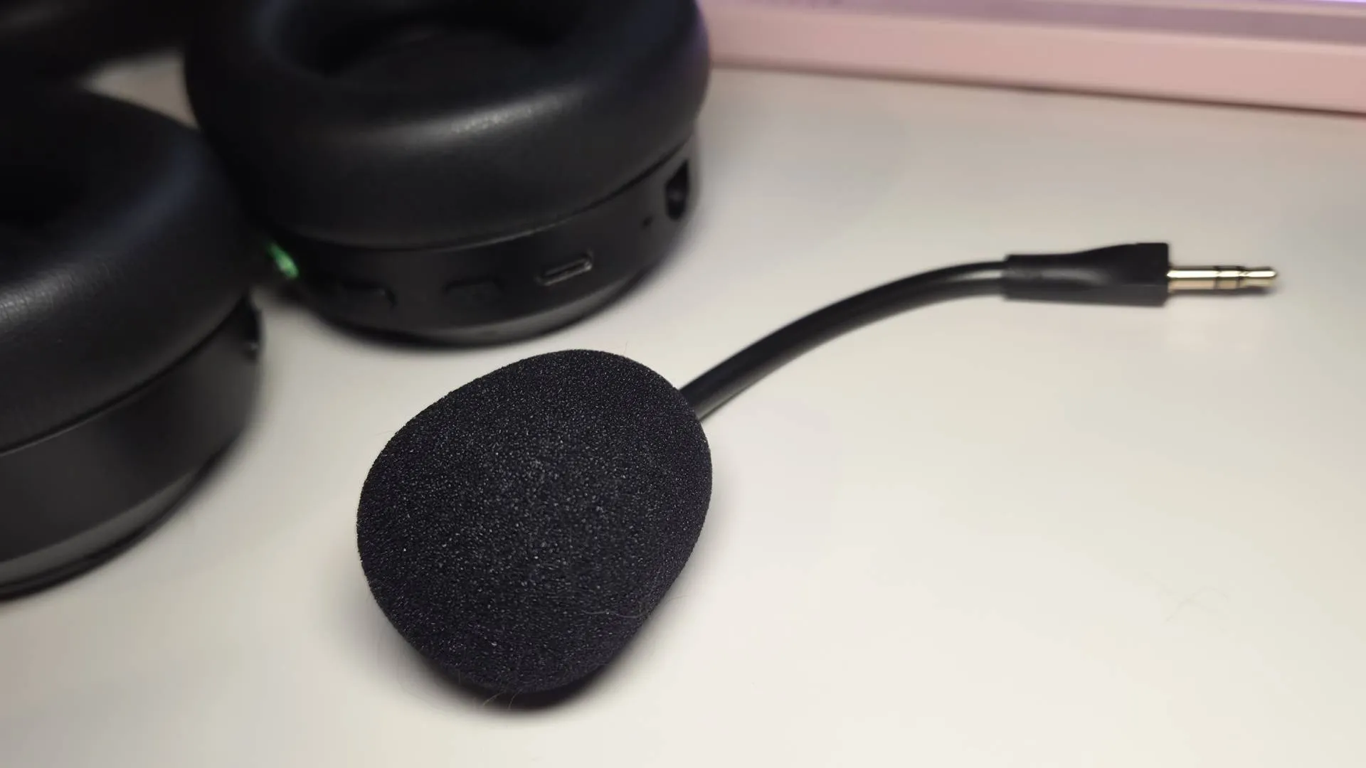 Close up of the detachable mic of the Barracuda V2 Pro headset.