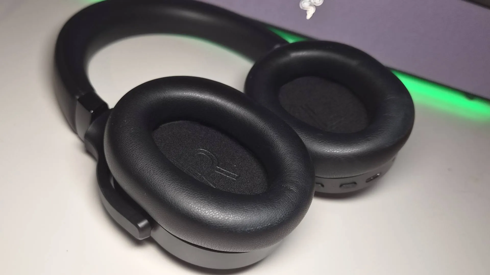 Photo of the Razer Barracuda V2 Pro headset sitting on a white desk.