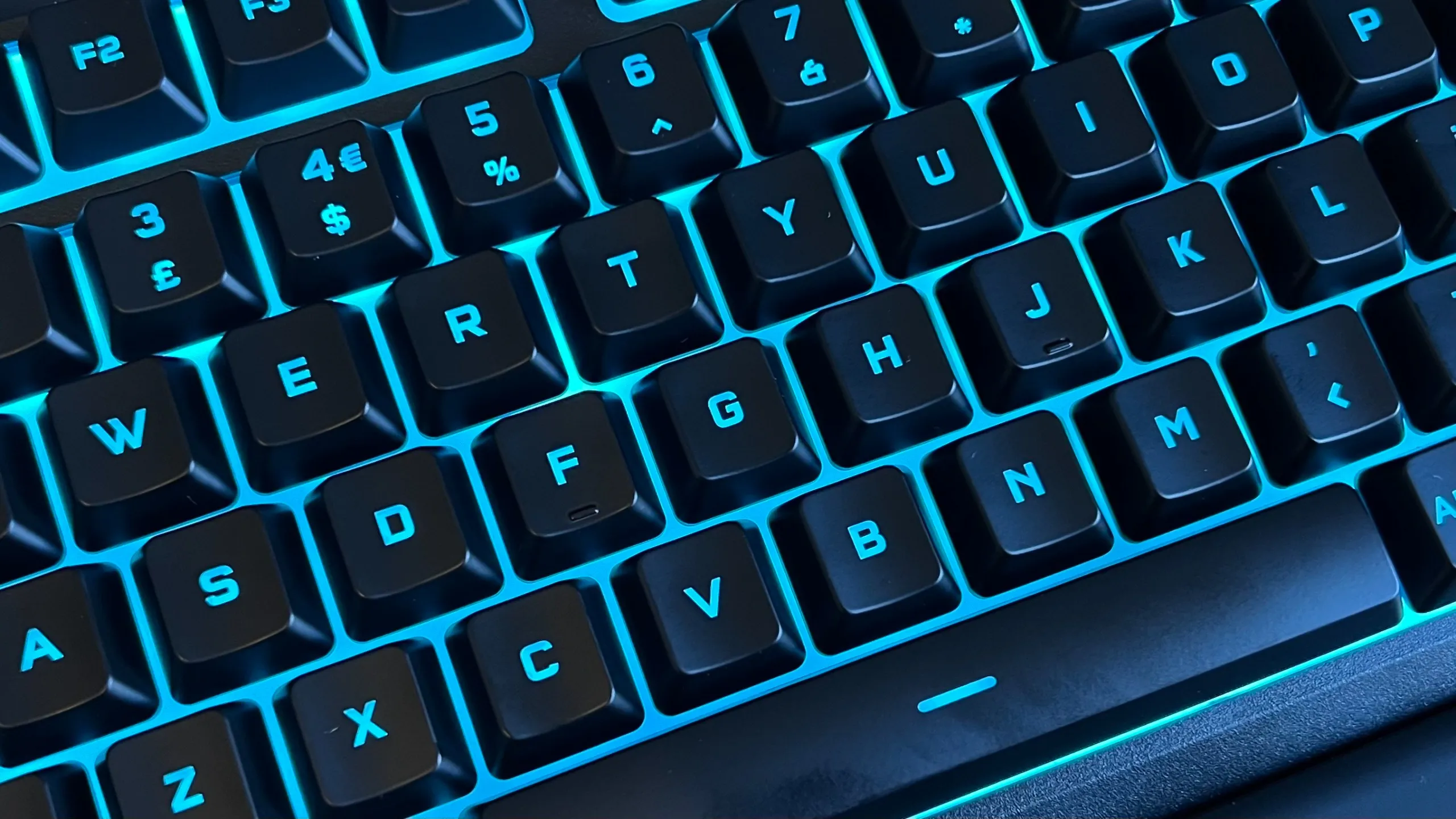 Close up on ABS keycaps of Corsair Skiff 100 Plus gaming keyboard