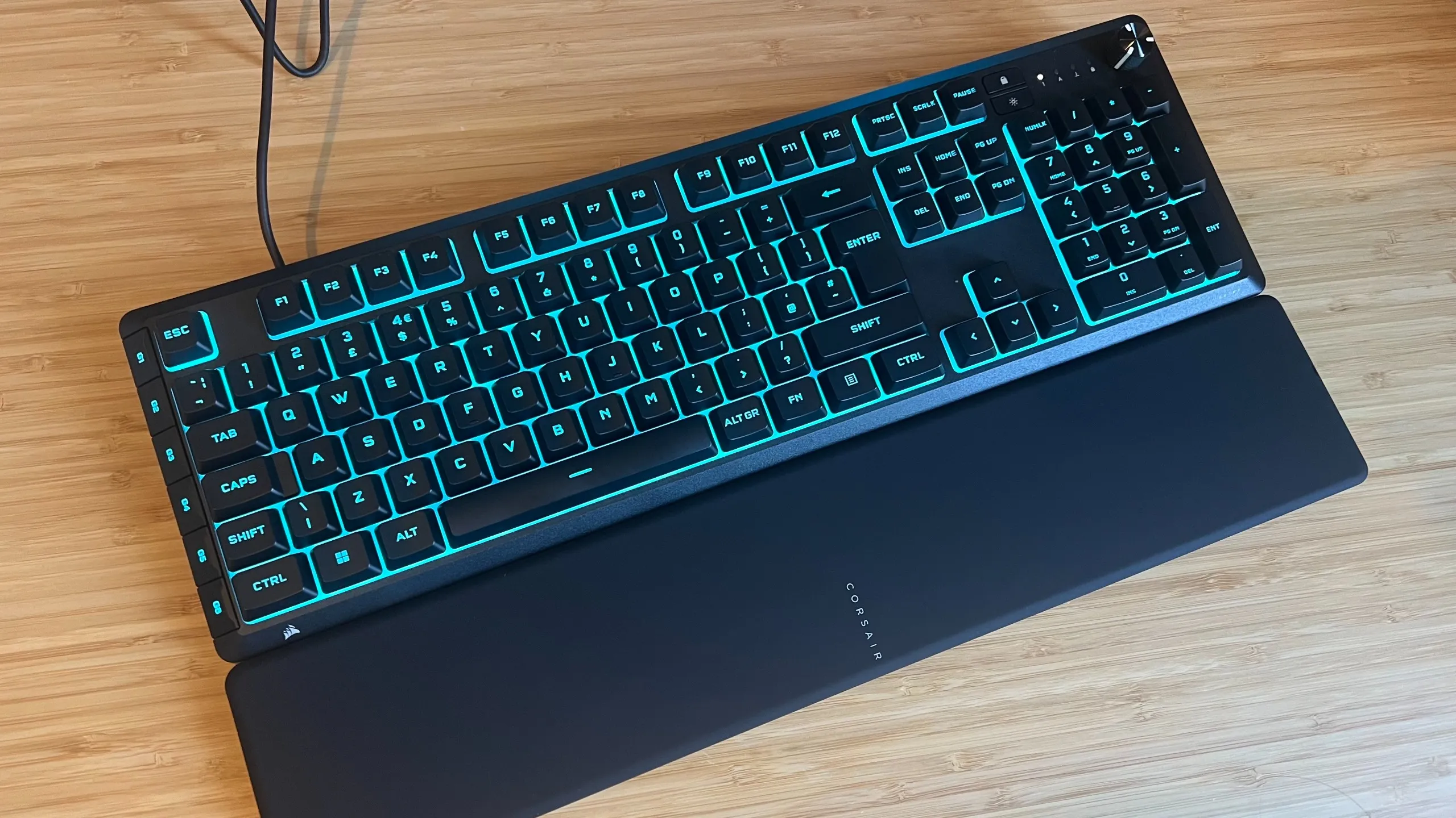 Corsair Skiff 100 Plus with wrist rest attached on a wooden desk